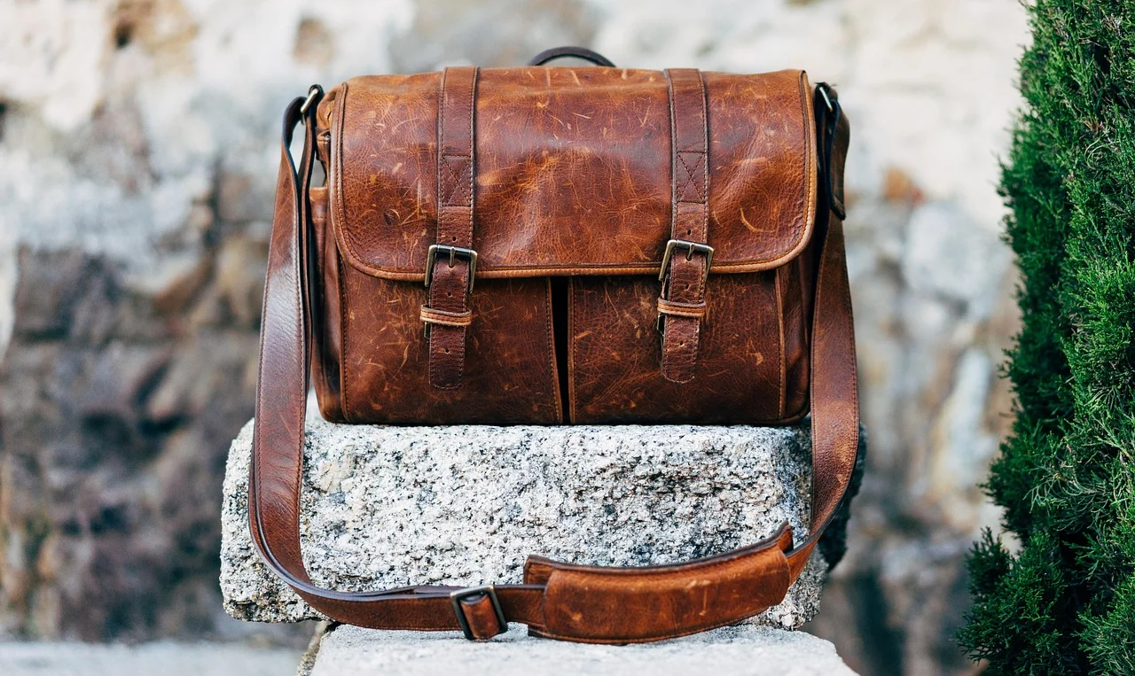 Sztuka Pakowania: Torby Papierowe, E-commerce i Eleganckie Etui na Paragon
